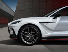 Aston Martin DBX S