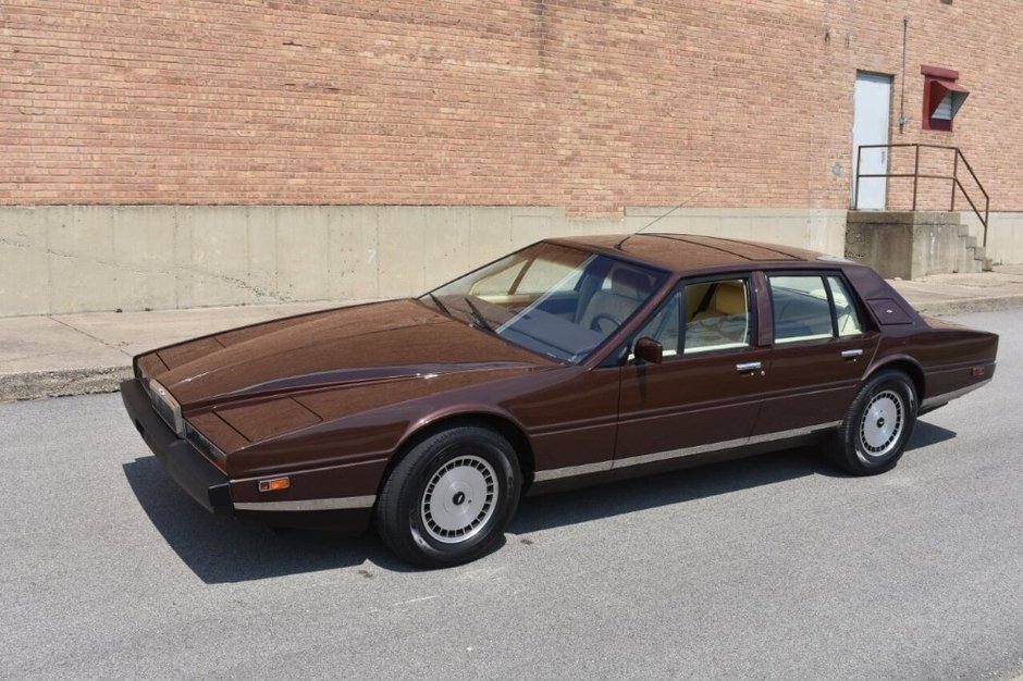 Aston Martin Lagonda de vanzare