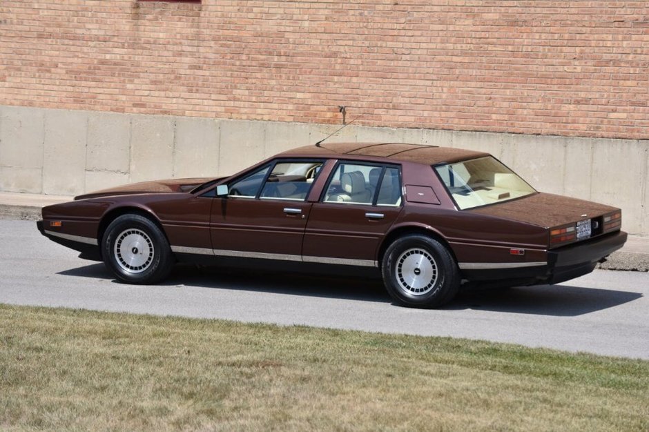 Aston Martin Lagonda de vanzare