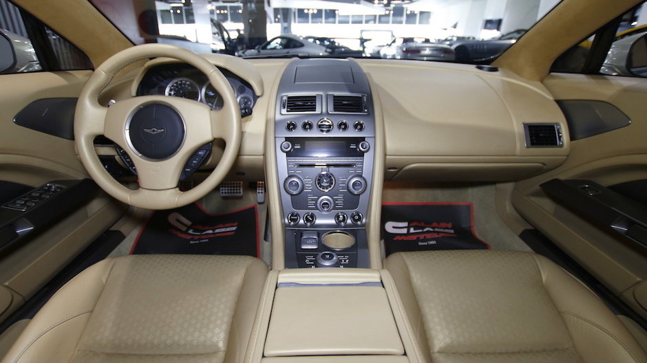 Aston Martin Lagonda Taraf de vanzare