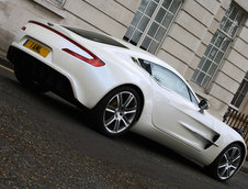 Aston Martin One-77 cucereste Londra