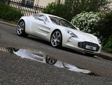 Aston Martin One-77 cucereste Londra