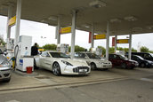 Aston Martin One-77 cucereste Londra