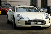 Aston Martin One-77 cucereste Londra