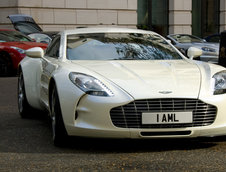 Aston Martin One-77 cucereste Londra