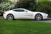 Aston Martin One-77 cucereste Londra