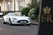 Aston Martin One-77 cucereste Londra