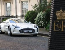 Aston Martin One-77 cucereste Londra