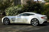 Aston Martin One-77 cucereste Londra