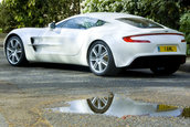 Aston Martin One-77 cucereste Londra