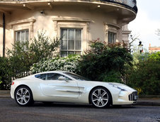 Aston Martin One-77 cucereste Londra