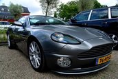 Aston Martin V12: DBS vs. Vanquish S