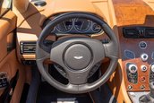 Aston Martin V12 Vantage S Roadster cu transmisie manuala