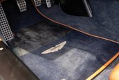 Aston Martin V12 Vantage S Roadster cu transmisie manuala