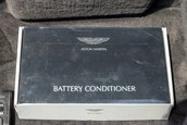 Aston Martin V12 Vantage S Roadster cu transmisie manuala