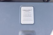 Aston Martin V12 Vantage S Roadster cu transmisie manuala