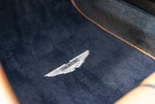 Aston Martin V12 Vantage S Roadster cu transmisie manuala