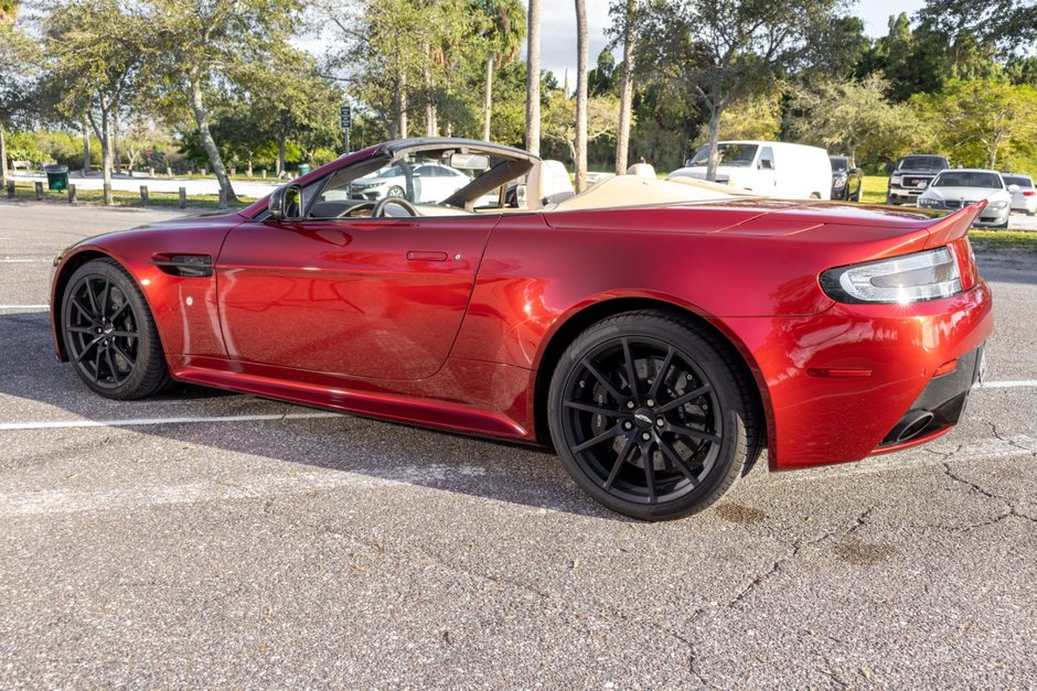 Aston Martin V12 Vantage S Roadster de vanzare