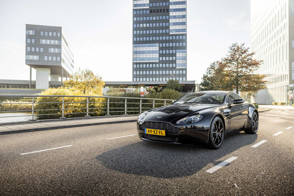 Aston Martin V8 Vantage de vanzare