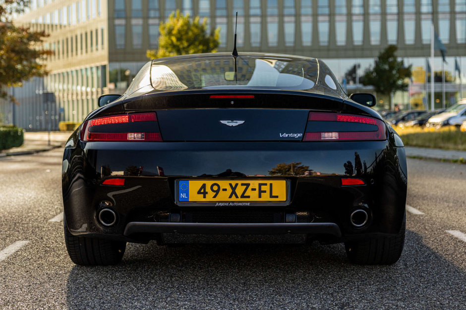 Aston Martin V8 Vantage de vanzare