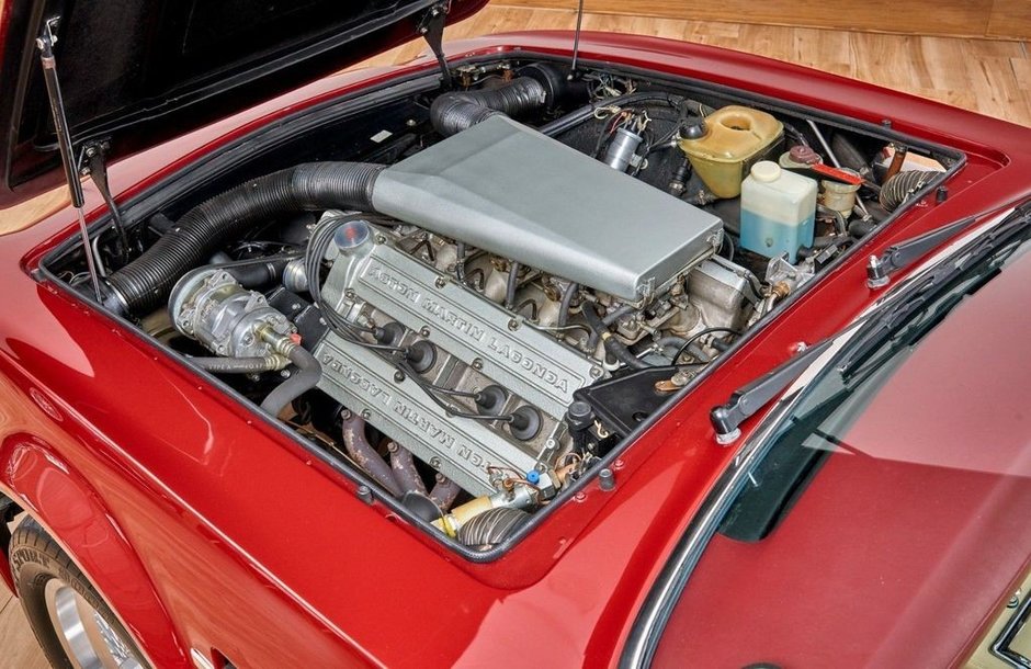 Aston Martin V8 Volante de vanzare