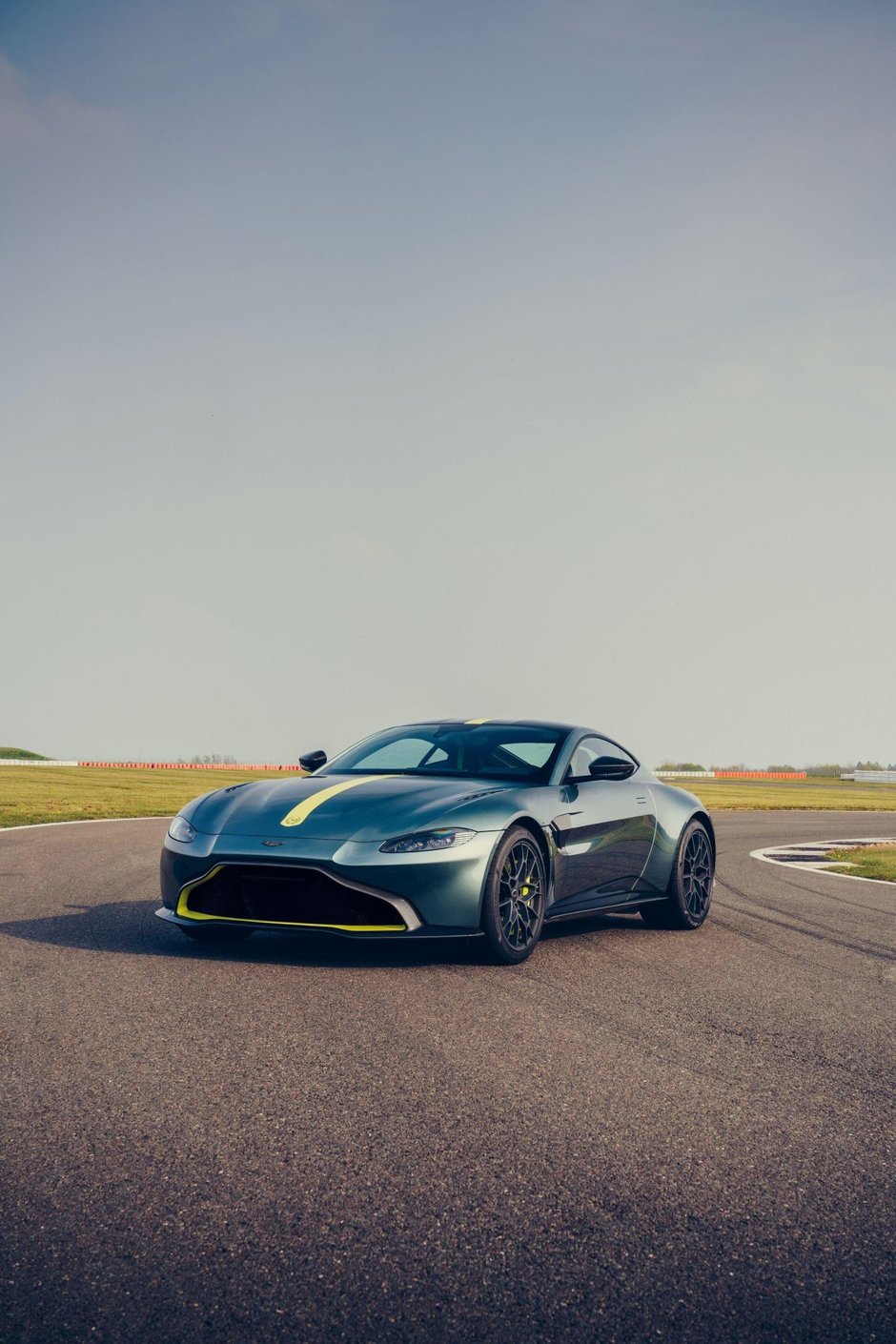 Aston Martin Vantage AMR