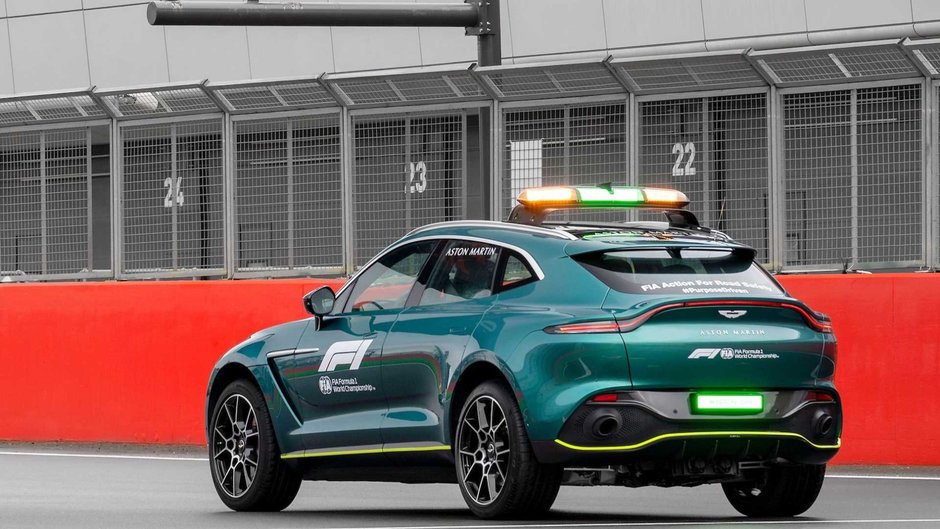 Aston Martin Vantage si DBX pentru Formula 1