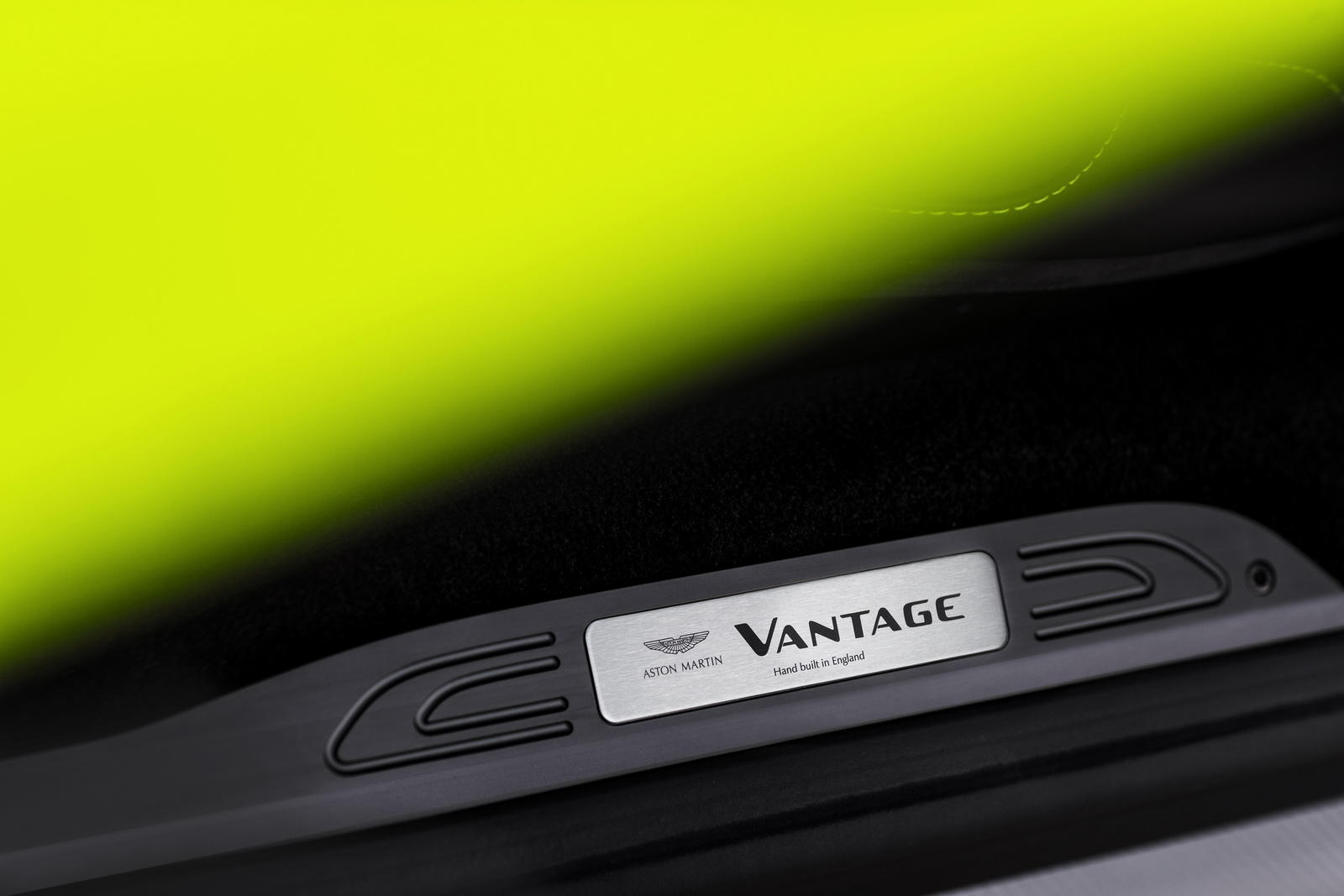 Aston Martin Vantage - Aston Martin Vantage