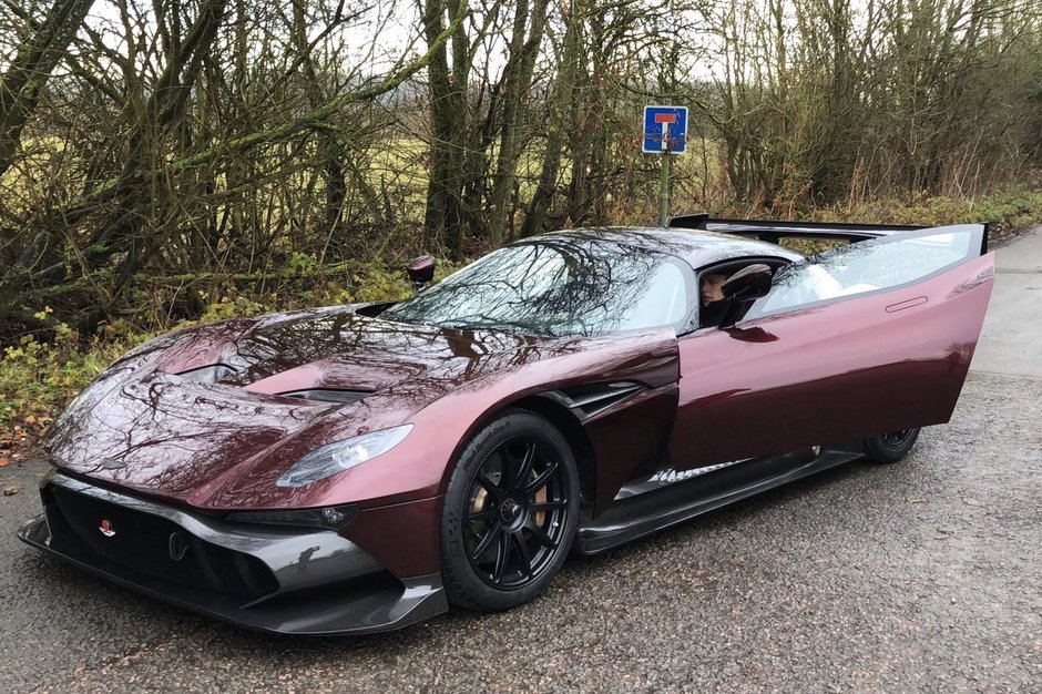 Aston Martin Vulcan de strada