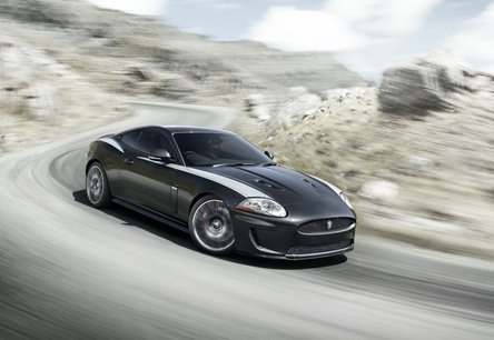 Atentie, pisica rea : Jaguar XKR 75... zgarie rau!