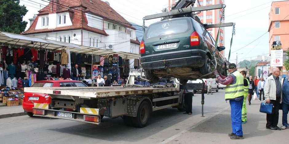 ATENTIE SOFERI! De azi se ridica masinile care stationeaza unde nu trebuie!