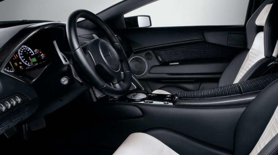 Atunci cand industria auto si lumea modei isi dau intalnire. Trei masini lansate impreuna de companii cu traditie si designeri faimosi