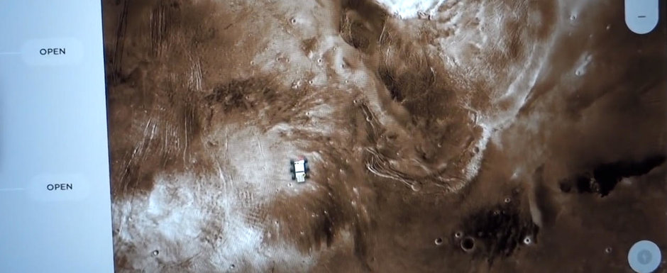 Au avut parte de surpriza vietii lor. Clientii acestei masini au primit un sistem de navigatie cu harta planetei Marte Au avut parte de surpriza vietii lor. Clientii acestei masini au primit un sistem de navigatie cu harta planetei Marte