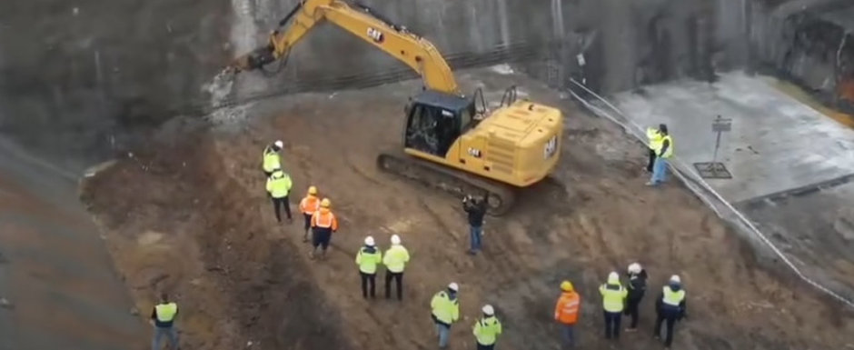Au inceput lucrarile la tunelul Robesti de pe autostrada Sibiu-Pitesti. Acesta va avea o lungime de 900 m, iar pentru constructia lui se va apela inclusiv la dinamitare subterana