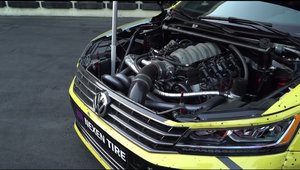 Au scos tot de pe el si i-au pus un motor V8 cu 900 CP. Lumea se inchina cand vede acest Volkswagen Passat