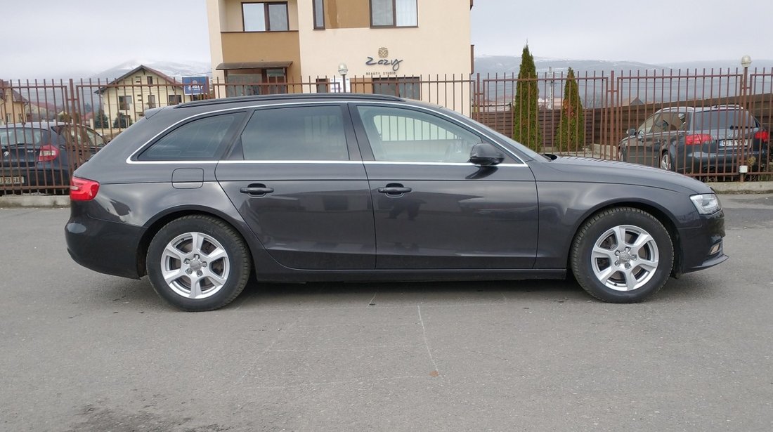 Audi A4 B8  Facelift Neon + Led + Xenon  Model 2013  Euro 5  2.0 TDI  143CP 2012