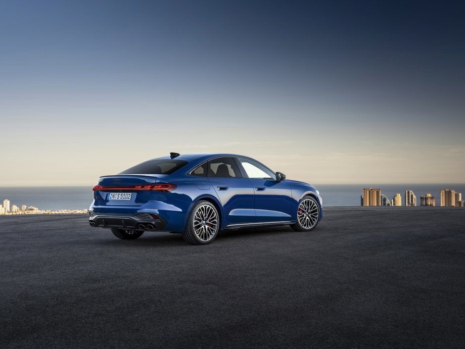 Audi A5 Sedan si Audi A5 Avant