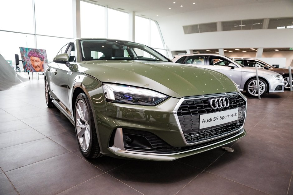 Audi A5 Sportback finisat in nuanta District Green