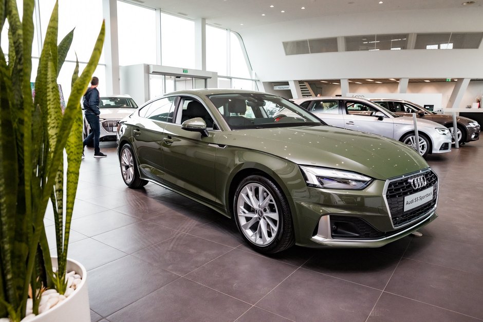 Audi A5 Sportback finisat in nuanta District Green