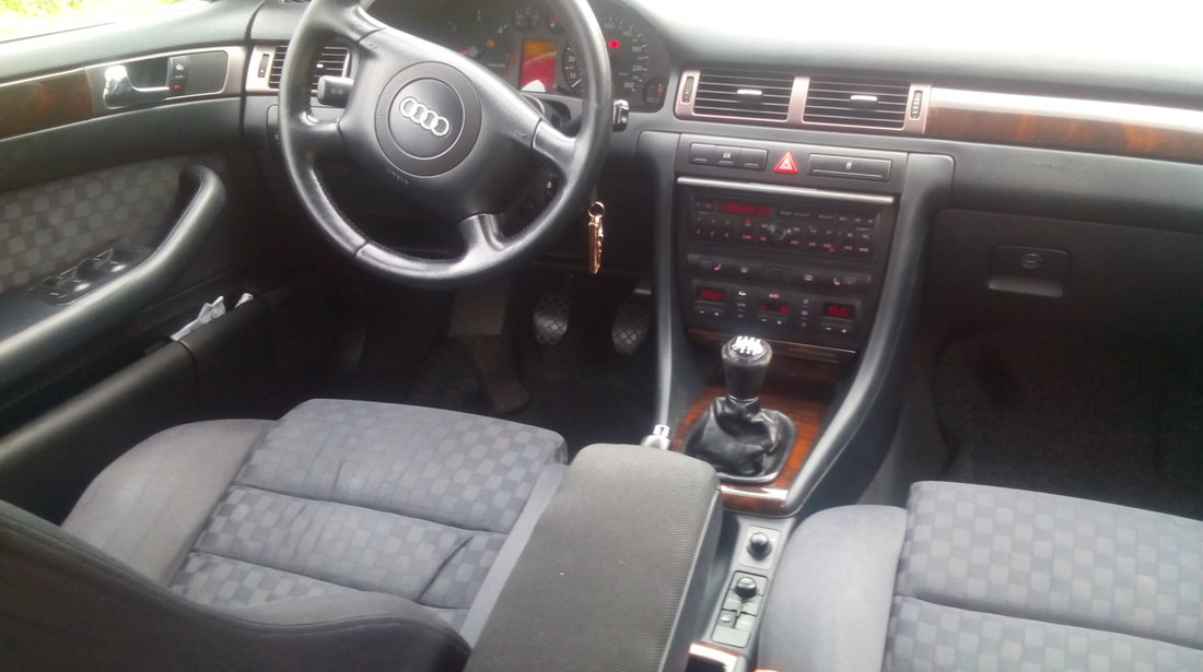 Audi A6 A 6 QUATTRO 2.7  VARIANTE +/- 2006