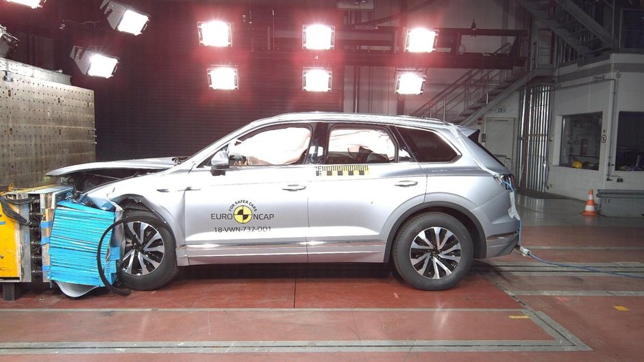 Audi A6 si Volkswagen Touareg la EuroNCAP