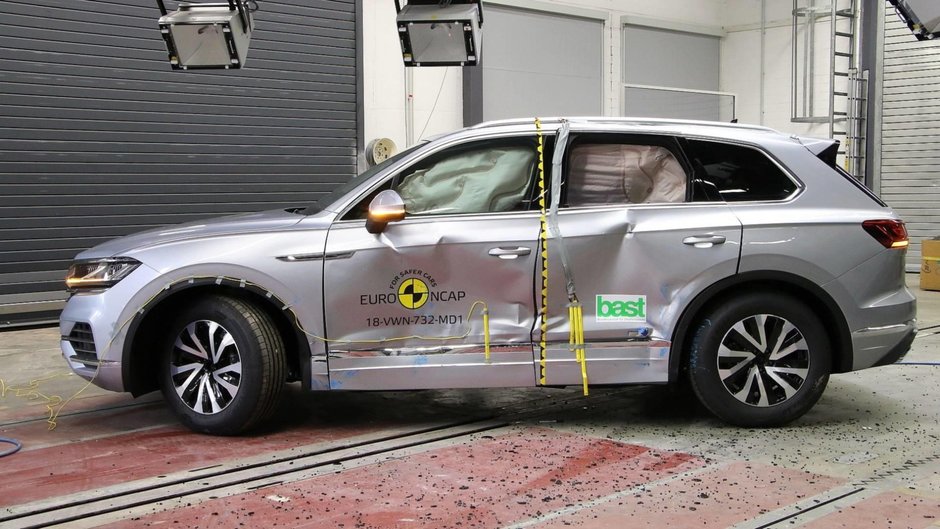 Audi A6 si Volkswagen Touareg la EuroNCAP