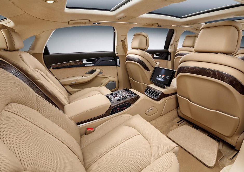 Audi A8 cu sase usi