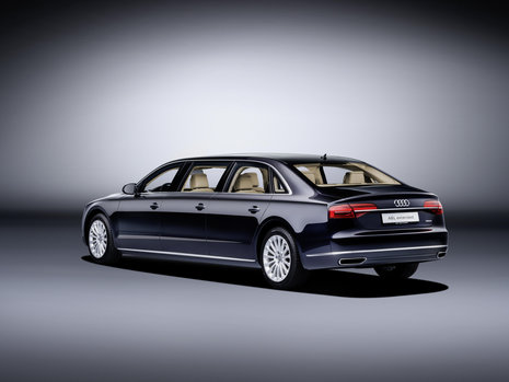Audi A8 cu sase usi