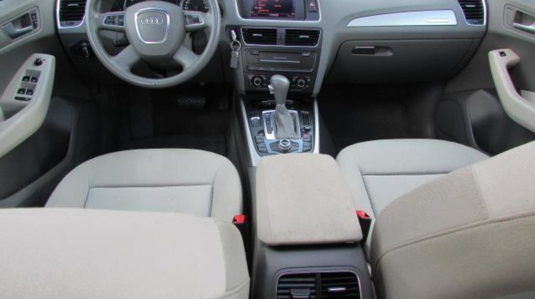 Audi Q5 2.0 TDI quattro 170 CP s-tronic 7+1 2012