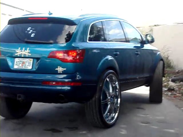 Audi Q7 cu jante pe 32 inci - Subcultura americana loveste din nou