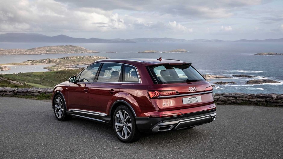 Audi Q7 facelift in Matador Red