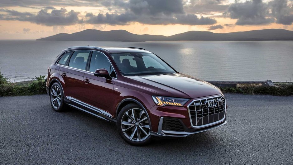 Audi Q7 facelift in Matador Red