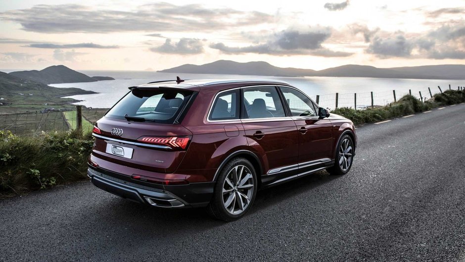 Audi Q7 facelift in Matador Red