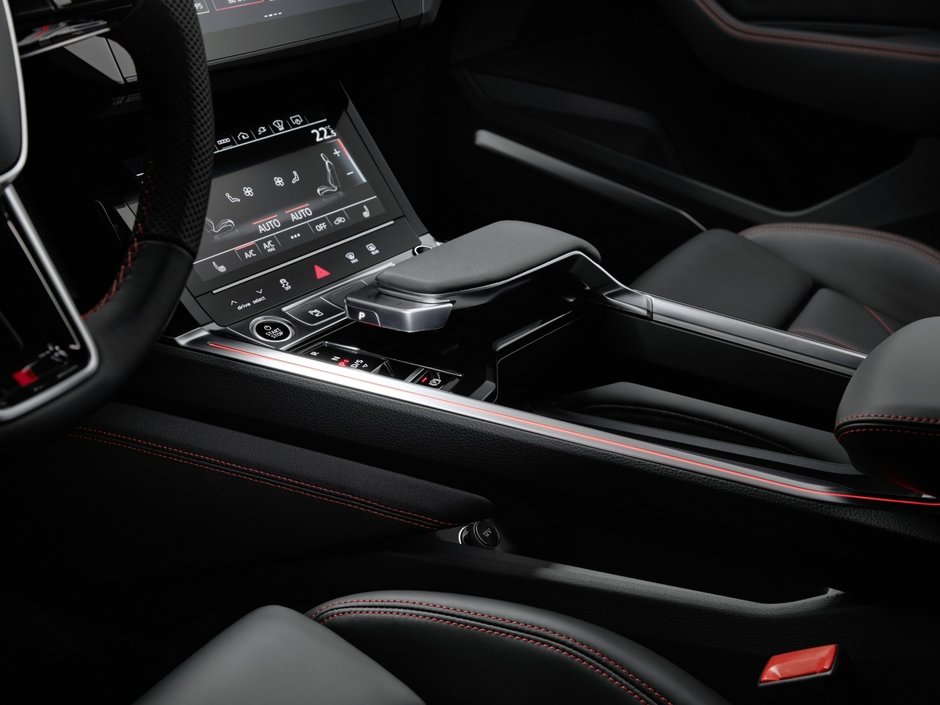 Audi Q8 e-tron si Audi Q8 Sportback e-tron